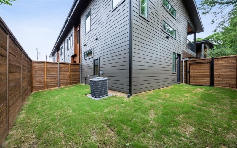 2138 Lovedale Avenue #105, Dallas, TX 75235, 1 Bedroom Bedrooms, ,1 BathroomBathrooms,Residential,For Sale,2138 Lovedale Avenue,20834503