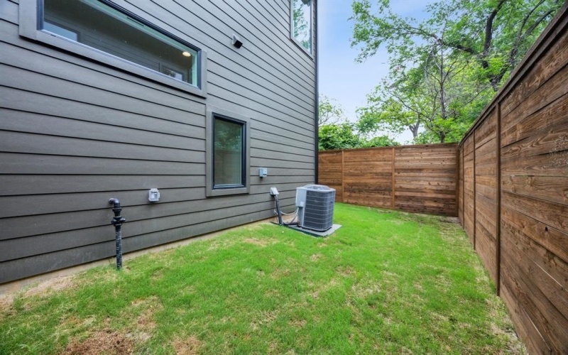 2138 Lovedale Avenue #105, Dallas, TX 75235, 1 Bedroom Bedrooms, ,1 BathroomBathrooms,Residential,For Sale,2138 Lovedale Avenue,20834503