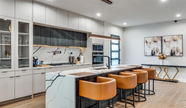 809 Bayonne Street, Dallas, TX 75212, 11 Bedrooms Bedrooms, ,8 BathroomsBathrooms,Residential Multi Family,For Sale,809 Bayonne Street,20834690