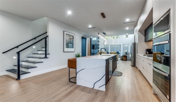 809 Bayonne Street, Dallas, TX 75212, 11 Bedrooms Bedrooms, ,8 BathroomsBathrooms,Residential Multi Family,For Sale,809 Bayonne Street,20834690