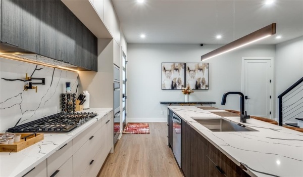 809 Bayonne Street, Dallas, TX 75212, 11 Bedrooms Bedrooms, ,8 BathroomsBathrooms,Residential Multi Family,For Sale,809 Bayonne Street,20834690