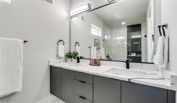 809 Bayonne Street, Dallas, TX 75212, 11 Bedrooms Bedrooms, ,8 BathroomsBathrooms,Residential Multi Family,For Sale,809 Bayonne Street,20834690