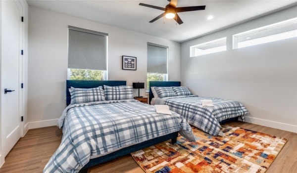 809 Bayonne Street, Dallas, TX 75212, 11 Bedrooms Bedrooms, ,8 BathroomsBathrooms,Residential Multi Family,For Sale,809 Bayonne Street,20834690