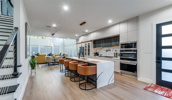 809 Bayonne Street, Dallas, TX 75212, 11 Bedrooms Bedrooms, ,8 BathroomsBathrooms,Residential Multi Family,For Sale,809 Bayonne Street,20834690