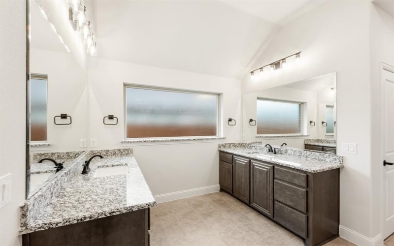 1013 Emerald Trace Drive, Justin, TX 76247, 6 Habitaciones Habitaciones , ,6 BañosBaños,Residential,En Venta,1013 Emerald Trace Drive,20838464