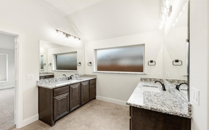1013 Emerald Trace Drive, Justin, TX 76247, 6 Habitaciones Habitaciones , ,6 BañosBaños,Residential,En Venta,1013 Emerald Trace Drive,20838464