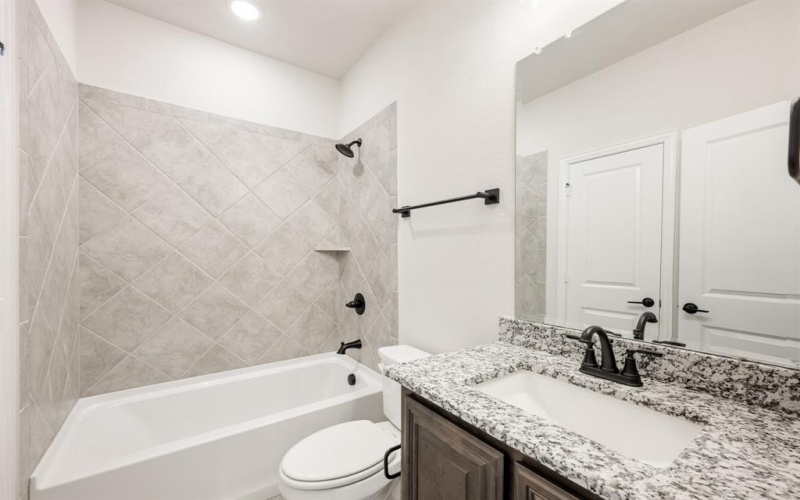 1013 Emerald Trace Drive, Justin, TX 76247, 6 Habitaciones Habitaciones , ,6 BañosBaños,Residential,En Venta,1013 Emerald Trace Drive,20838464