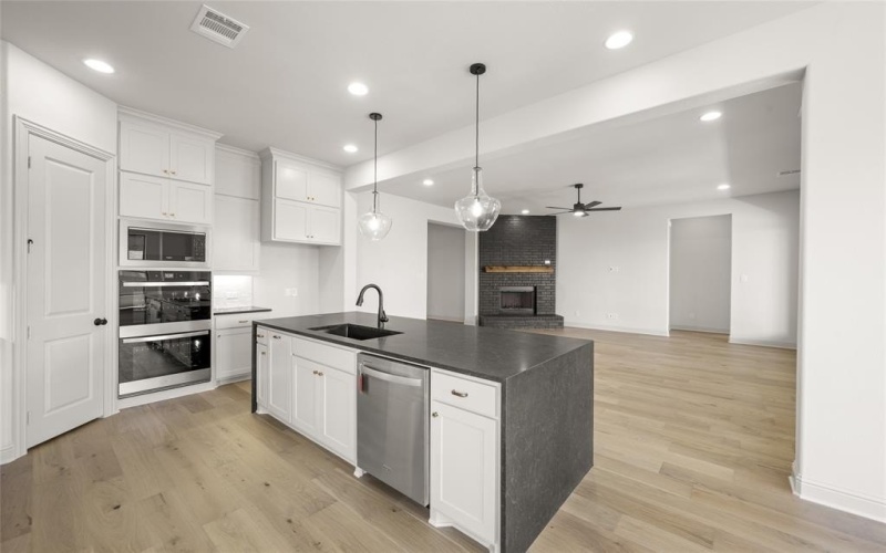 5606 Rutherford Drive Drive, Midlothian, TX 76065, 4 Habitaciones Habitaciones , ,2 BañosBaños,Residential,En Venta,5606 Rutherford Drive Drive,20838857