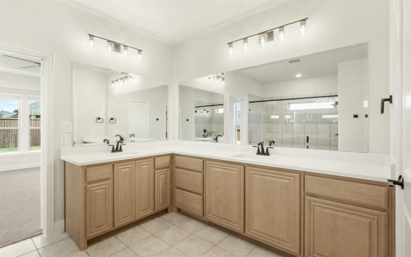 2406 Hagen Drive, Mansfield, TX 76084, 4 Habitaciones Habitaciones , ,5 BañosBaños,Residential,En Venta,2406 Hagen Drive,20839023