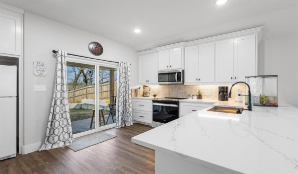 1225 W Johnson Street, Denison, TX 75020, 3 Bedrooms Bedrooms, ,2 BathroomsBathrooms,Residential,For Sale,1225 W Johnson Street,20840057