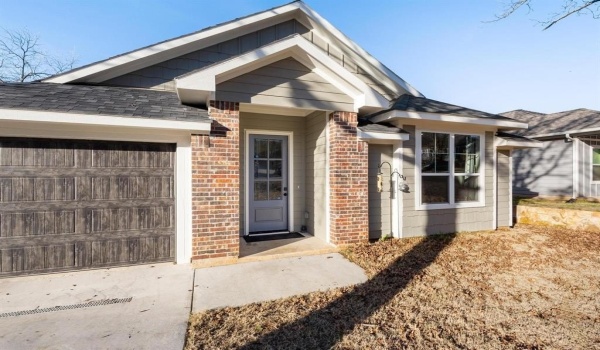 1225 W Johnson Street, Denison, TX 75020, 3 Bedrooms Bedrooms, ,2 BathroomsBathrooms,Residential,For Sale,1225 W Johnson Street,20840057