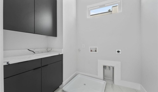 811 Bayonne Street, Dallas, TX 75212, 11 Bedrooms Bedrooms, ,8 BathroomsBathrooms,Residential Multi Family,For Sale,811 Bayonne Street,20840458