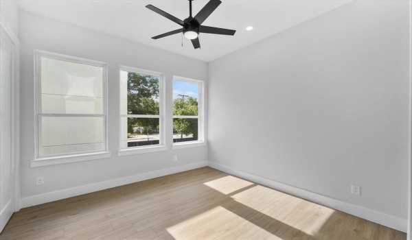 811 Bayonne Street, Dallas, TX 75212, 11 Bedrooms Bedrooms, ,8 BathroomsBathrooms,Residential Multi Family,For Sale,811 Bayonne Street,20840458