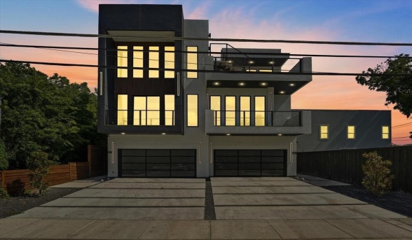 811 Bayonne Street, Dallas, TX 75212, 11 Bedrooms Bedrooms, ,8 BathroomsBathrooms,Residential Multi Family,For Sale,811 Bayonne Street,20840458