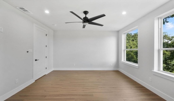 811 Bayonne Street, Dallas, TX 75212, 11 Bedrooms Bedrooms, ,8 BathroomsBathrooms,Residential Multi Family,For Sale,811 Bayonne Street,20840458