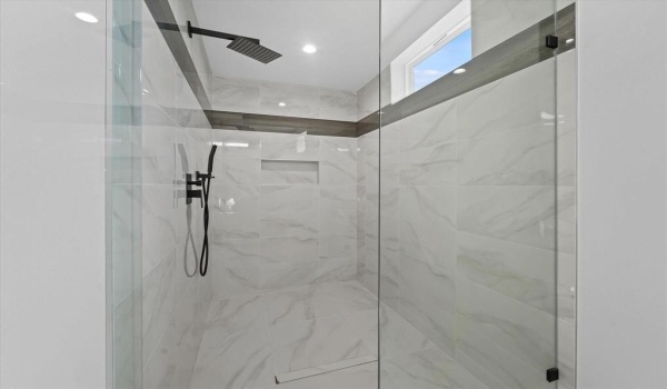 811 Bayonne Street, Dallas, TX 75212, 11 Bedrooms Bedrooms, ,8 BathroomsBathrooms,Residential Multi Family,For Sale,811 Bayonne Street,20840458