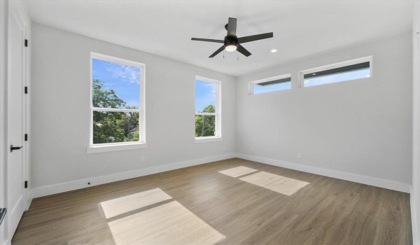 811 Bayonne Street, Dallas, TX 75212, 11 Bedrooms Bedrooms, ,8 BathroomsBathrooms,Residential Multi Family,For Sale,811 Bayonne Street,20840458