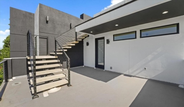 811 Bayonne Street, Dallas, TX 75212, 11 Bedrooms Bedrooms, ,8 BathroomsBathrooms,Residential Multi Family,For Sale,811 Bayonne Street,20840458