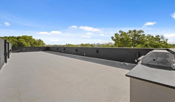811 Bayonne Street, Dallas, TX 75212, 11 Bedrooms Bedrooms, ,8 BathroomsBathrooms,Residential Multi Family,For Sale,811 Bayonne Street,20840458