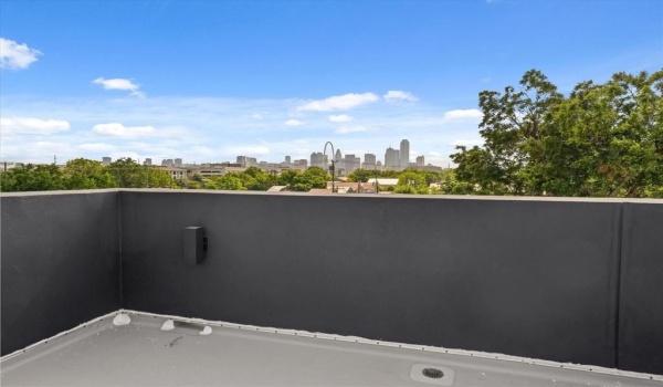 811 Bayonne Street, Dallas, TX 75212, 11 Bedrooms Bedrooms, ,8 BathroomsBathrooms,Residential Multi Family,For Sale,811 Bayonne Street,20840458