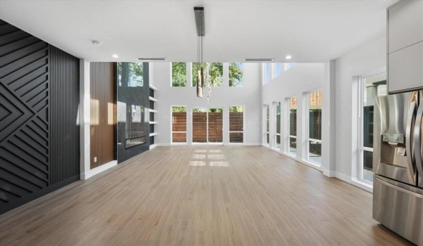 811 Bayonne Street, Dallas, TX 75212, 11 Bedrooms Bedrooms, ,8 BathroomsBathrooms,Residential Multi Family,For Sale,811 Bayonne Street,20840458