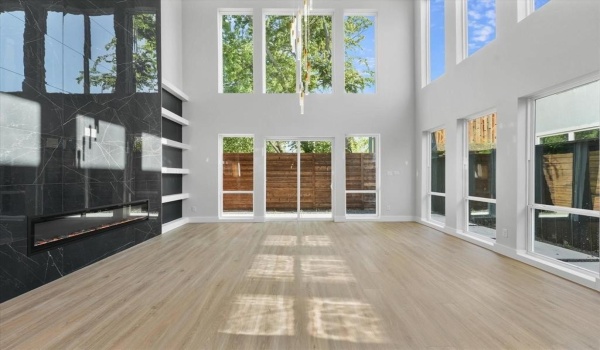 811 Bayonne Street, Dallas, TX 75212, 11 Bedrooms Bedrooms, ,8 BathroomsBathrooms,Residential Multi Family,For Sale,811 Bayonne Street,20840458