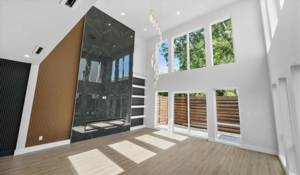 811 Bayonne Street, Dallas, TX 75212, 11 Bedrooms Bedrooms, ,8 BathroomsBathrooms,Residential Multi Family,For Sale,811 Bayonne Street,20840458