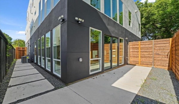 811 Bayonne Street, Dallas, TX 75212, 11 Bedrooms Bedrooms, ,8 BathroomsBathrooms,Residential Multi Family,For Sale,811 Bayonne Street,20840458