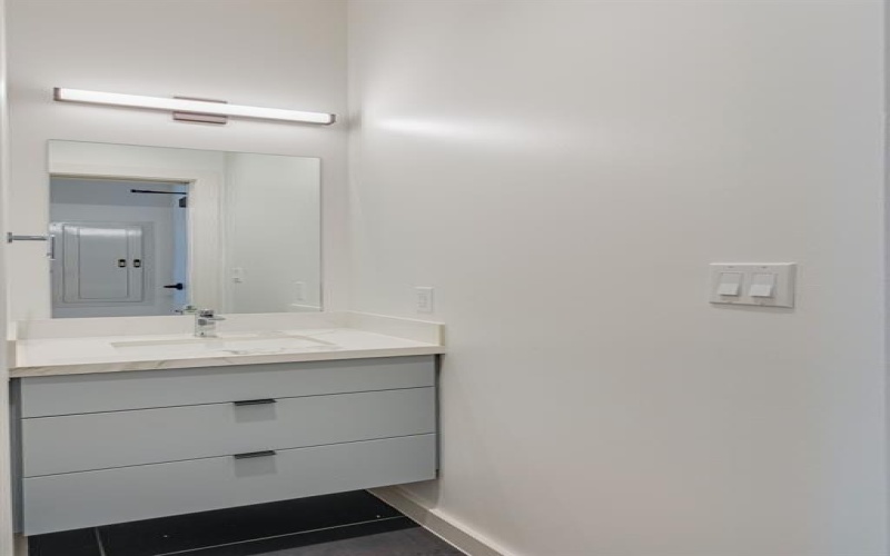 1023 LIPSCOMB Street #302, Fort Worth, TX 76104, 1 Dormitorio Habitaciones , ,1 BañoBaños,Residential Lease,En Alquiler,1023 LIPSCOMB Street,20840855