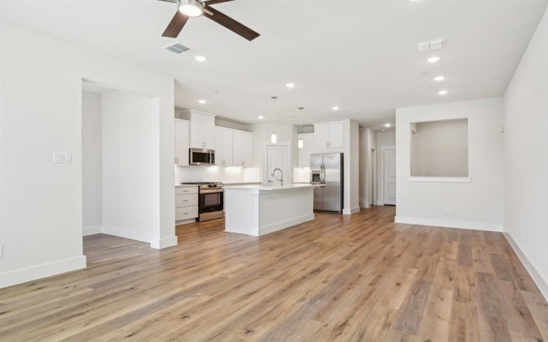 16 Red Hawk Drive, Farmers Branch, TX 75234, 3 Bedrooms Bedrooms, ,2 BathroomsBathrooms,Residential Lease,For Rent,16 Red Hawk Drive,20842921