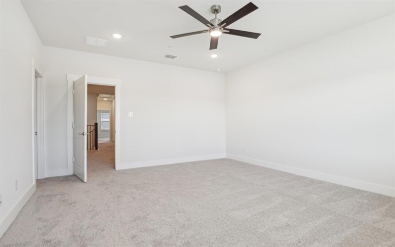 16 Red Hawk Drive, Farmers Branch, TX 75234, 3 Bedrooms Bedrooms, ,2 BathroomsBathrooms,Residential Lease,For Rent,16 Red Hawk Drive,20842921