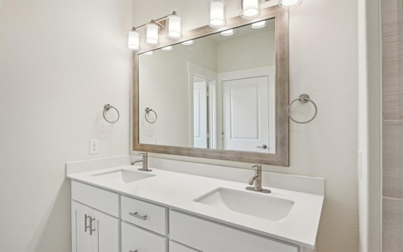 16 Red Hawk Drive, Farmers Branch, TX 75234, 3 Bedrooms Bedrooms, ,2 BathroomsBathrooms,Residential Lease,For Rent,16 Red Hawk Drive,20842921