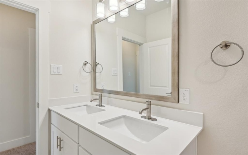 16 Red Hawk Drive, Farmers Branch, TX 75234, 3 Bedrooms Bedrooms, ,2 BathroomsBathrooms,Residential Lease,For Rent,16 Red Hawk Drive,20842921