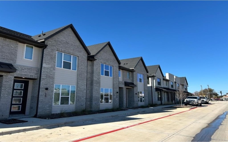 16 Red Hawk Drive, Farmers Branch, TX 75234, 3 Bedrooms Bedrooms, ,2 BathroomsBathrooms,Residential Lease,For Rent,16 Red Hawk Drive,20842921