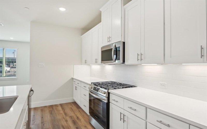 16 Red Hawk Drive, Farmers Branch, TX 75234, 3 Bedrooms Bedrooms, ,2 BathroomsBathrooms,Residential Lease,For Rent,16 Red Hawk Drive,20842921