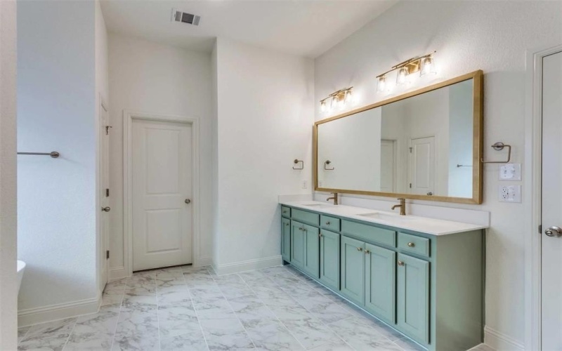 790 Sterling Drive, Benbrook, TX 76126, 4 Bedrooms Bedrooms, ,3 BathroomsBathrooms,Residential,For Sale,790 Sterling Drive,20843520