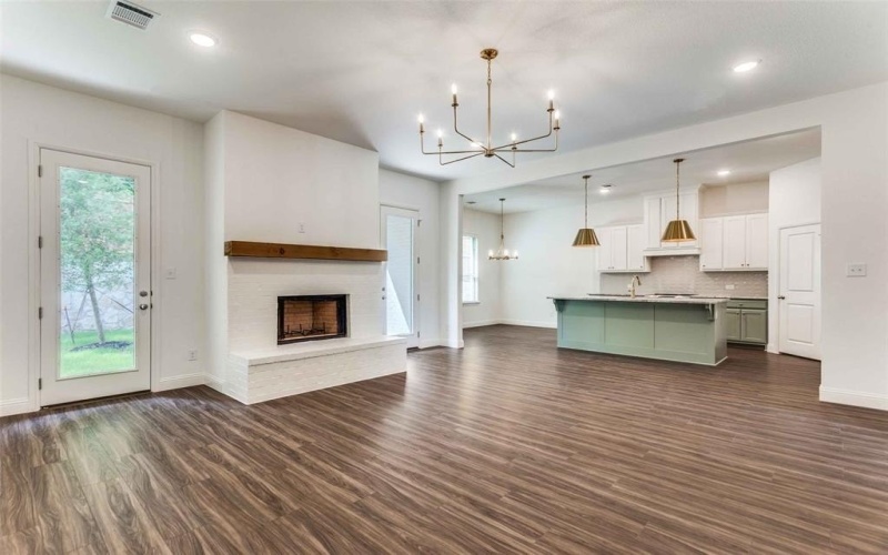 790 Sterling Drive, Benbrook, TX 76126, 4 Bedrooms Bedrooms, ,3 BathroomsBathrooms,Residential,For Sale,790 Sterling Drive,20843520