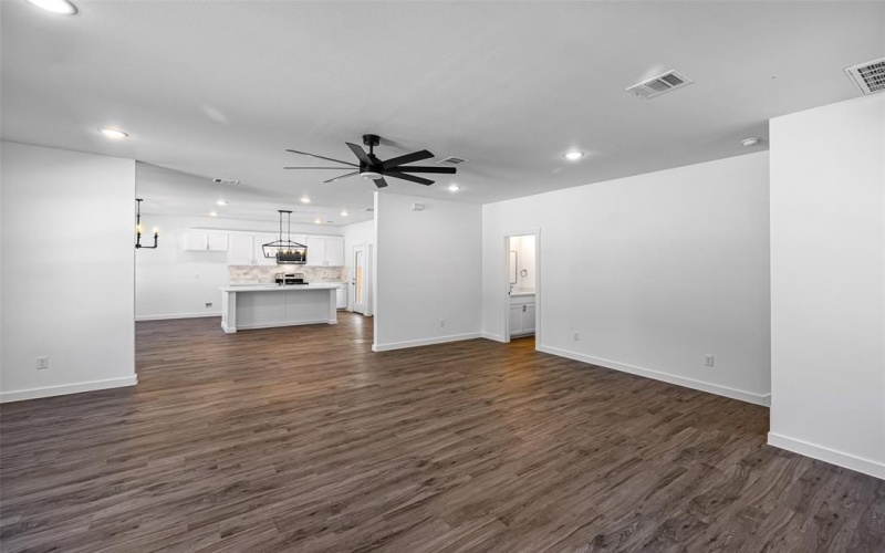 5708 Barkridge Drive, Granbury, TX 76048, 3 Bedrooms Bedrooms, ,2 BathroomsBathrooms,Residential,For Sale,5708 Barkridge Drive,20843636