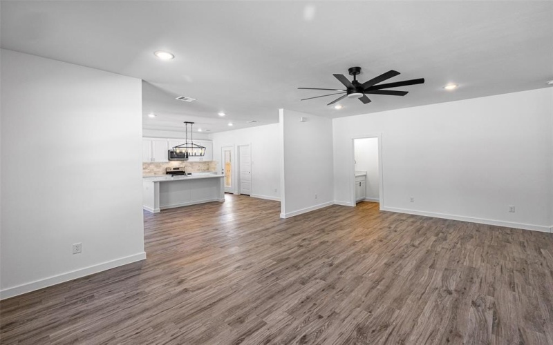 5708 Barkridge Drive, Granbury, TX 76048, 3 Bedrooms Bedrooms, ,2 BathroomsBathrooms,Residential,For Sale,5708 Barkridge Drive,20843636
