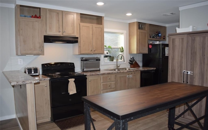 3005 Rockwood Drive, Granbury, TX 76048, 3 Bedrooms Bedrooms, ,2 BathroomsBathrooms,Residential,For Sale,3005 Rockwood Drive,20844079
