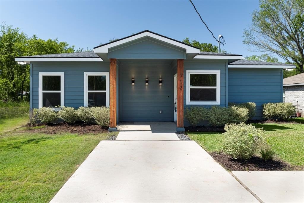 712 E 4th Avenue, Corsicana, TX 75110, 4 Habitaciones Habitaciones , ,2 BañosBaños,Residential,En Venta,712 E 4th Avenue,20847268