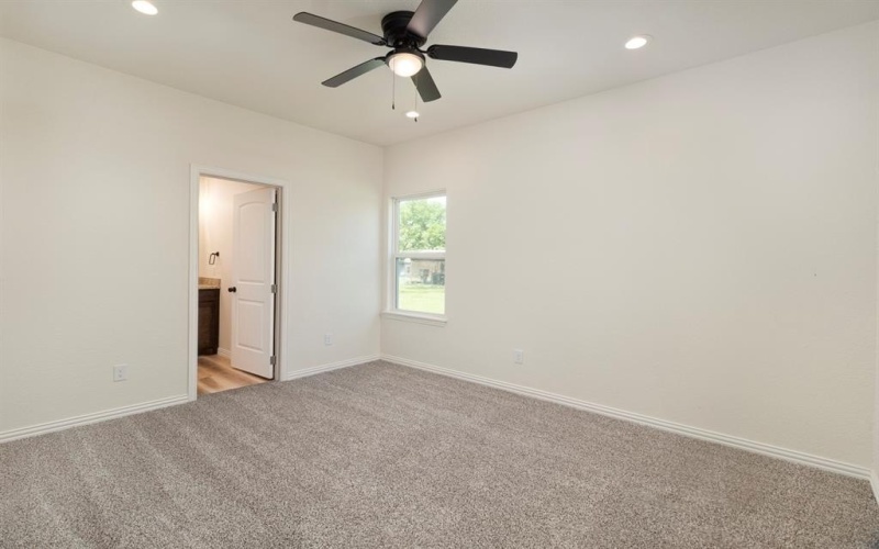 712 E 4th Avenue, Corsicana, TX 75110, 4 Habitaciones Habitaciones , ,2 BañosBaños,Residential,En Venta,712 E 4th Avenue,20847268