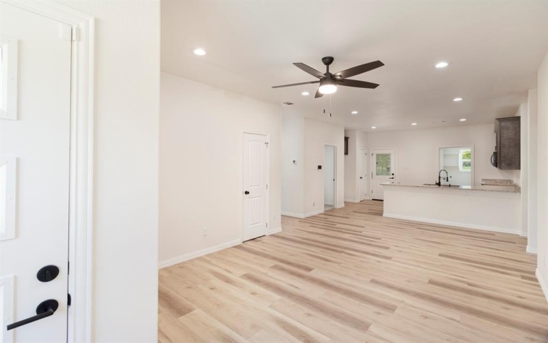 712 E 4th Avenue, Corsicana, TX 75110, 4 Habitaciones Habitaciones , ,2 BañosBaños,Residential,En Venta,712 E 4th Avenue,20847268