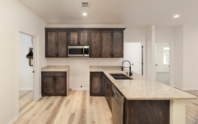 712 E 4th Avenue, Corsicana, TX 75110, 4 Habitaciones Habitaciones , ,2 BañosBaños,Residential,En Venta,712 E 4th Avenue,20847268