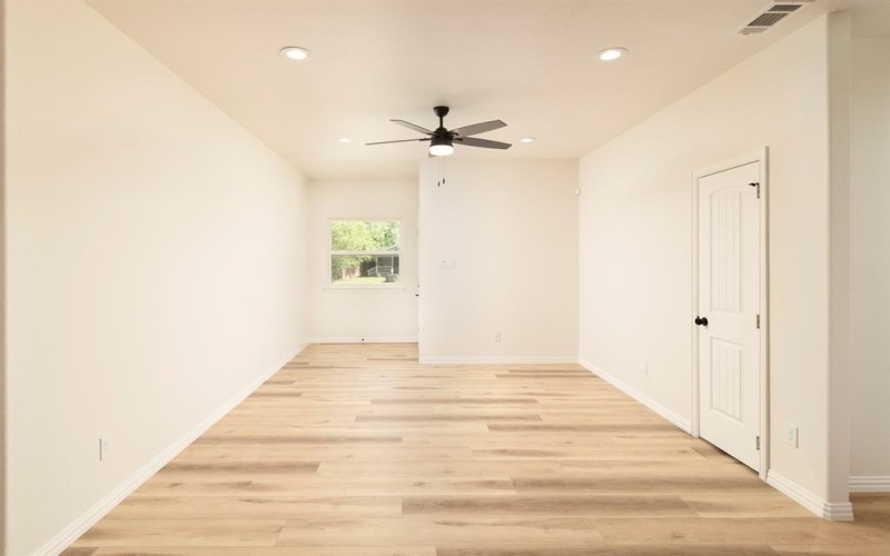 712 E 4th Avenue, Corsicana, TX 75110, 4 Habitaciones Habitaciones , ,2 BañosBaños,Residential,En Venta,712 E 4th Avenue,20847268