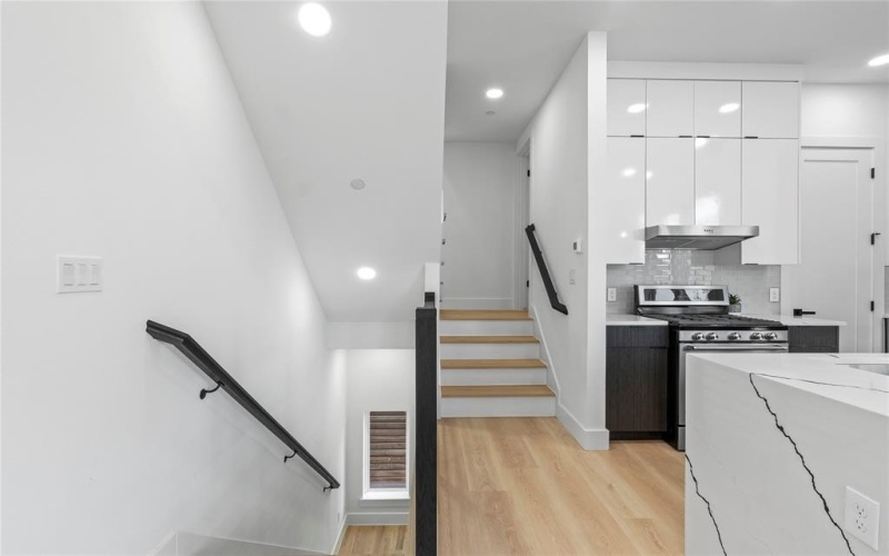2015 California Drive #104, Dallas, TX 75204, 2 Bedrooms Bedrooms, ,2 BathroomsBathrooms,Residential Lease,For Rent,2015 California Drive,20844536