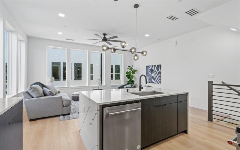 2015 California Drive #104, Dallas, TX 75204, 2 Bedrooms Bedrooms, ,2 BathroomsBathrooms,Residential Lease,For Rent,2015 California Drive,20844536