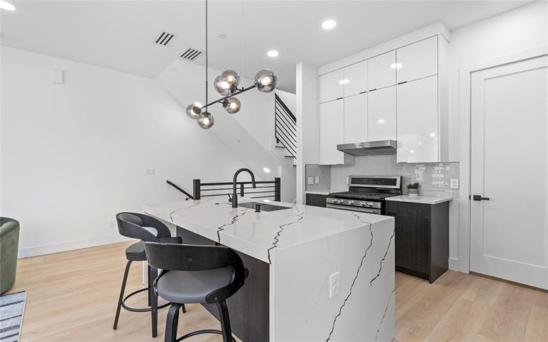 2015 California Drive #104, Dallas, TX 75204, 2 Bedrooms Bedrooms, ,2 BathroomsBathrooms,Residential Lease,For Rent,2015 California Drive,20844536
