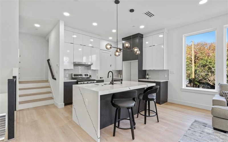 2015 California Drive #104, Dallas, TX 75204, 2 Bedrooms Bedrooms, ,2 BathroomsBathrooms,Residential Lease,For Rent,2015 California Drive,20844536