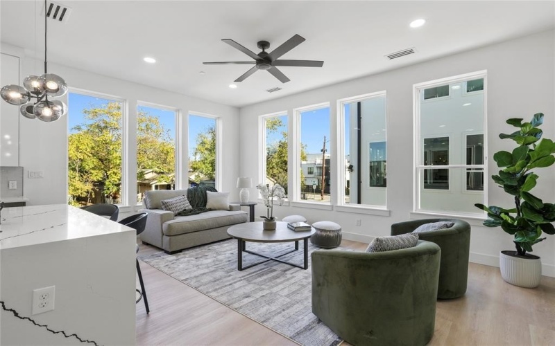 2015 California Drive #104, Dallas, TX 75204, 2 Bedrooms Bedrooms, ,2 BathroomsBathrooms,Residential Lease,For Rent,2015 California Drive,20844536